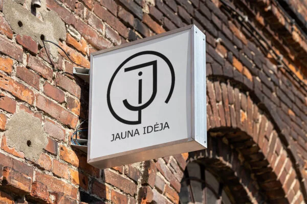 Logotipo kūrimas ant stendo